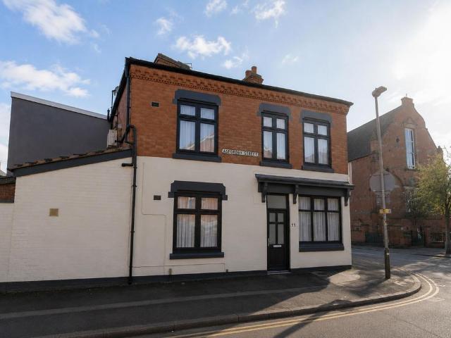House for sale in Spinney Hills, Old Wharf