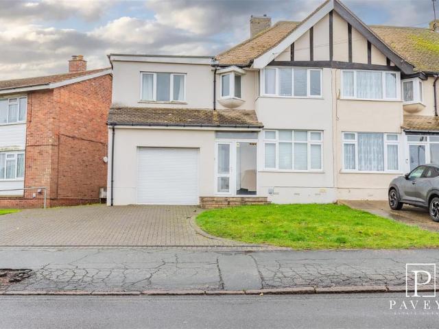 House for sale in Frinton and Walton, Dale Hill