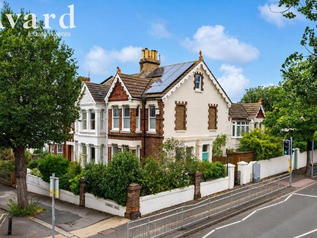 House for sale in Round Hill, Brighton