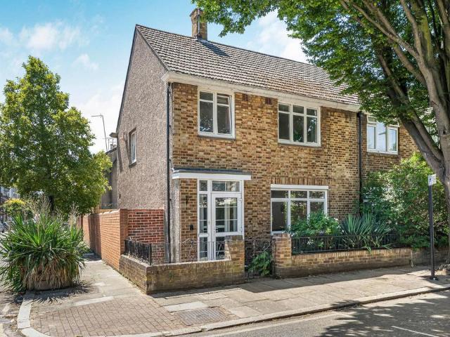 House for sale in Vauxhall, Greater London