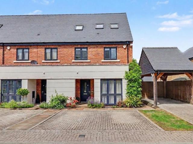House for sale in Lower Green Esher, Blackhills