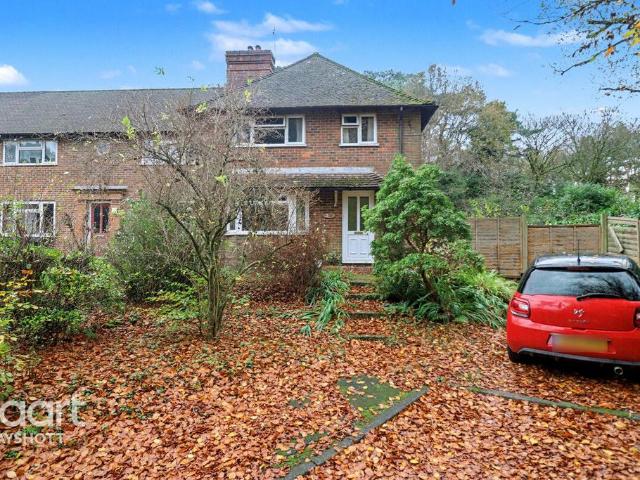 House for sale in Fole, Surrey