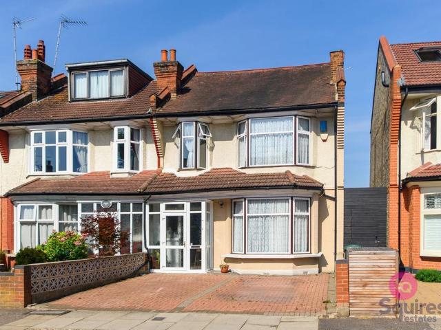 House for sale in Finchley, Greater London