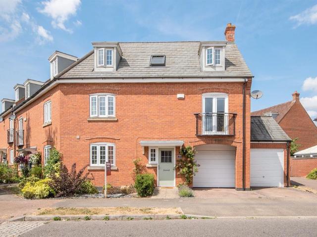 House for sale in Desborough
