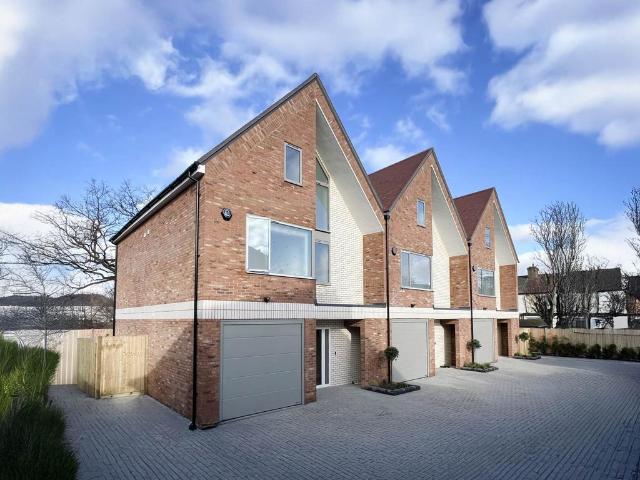 House for sale in Motspur Park, Greater London