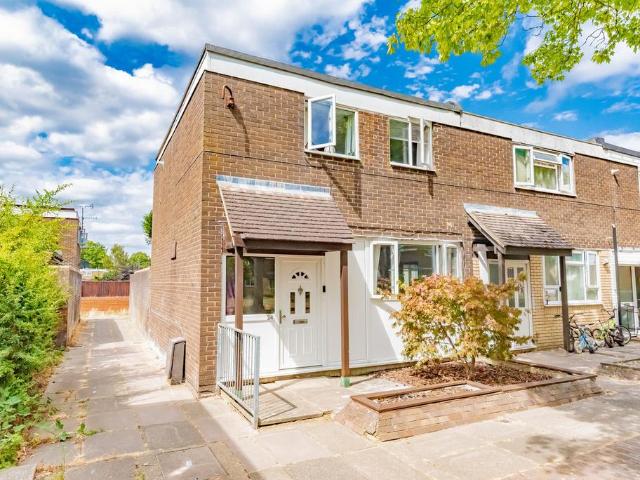 House for sale in Farnborough, Hampshire