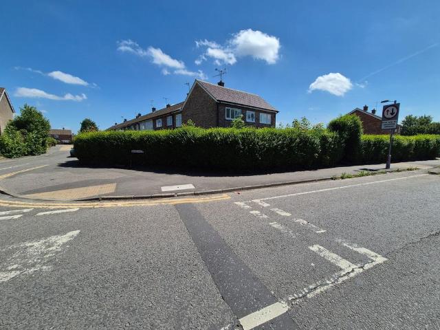 House for sale in Woodside Estate, Houghton Regis