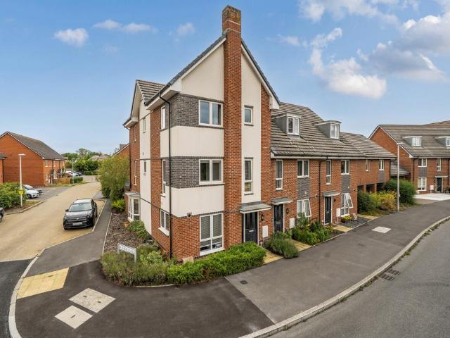 House for sale in Ryeish Green, Spencers Wood
