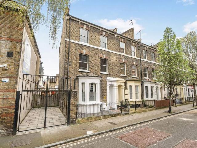 House for sale in Walworth, Greater London