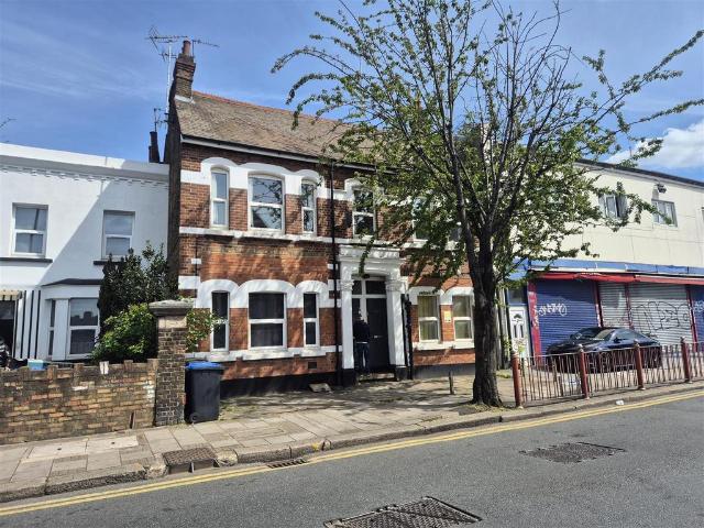 House for sale in Harlesden, Greater London