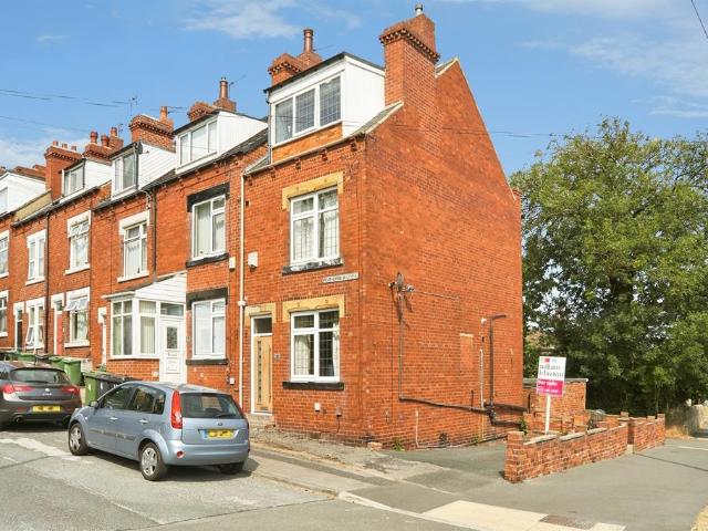 House for sale in Farsley, West Yorkshire