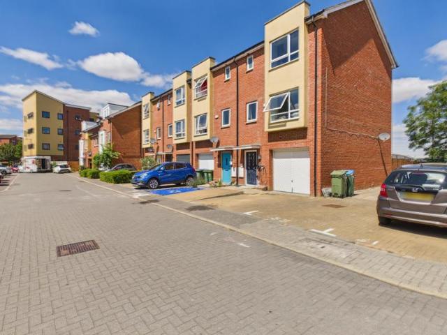 House for sale in Quarrendon, Aylesbury