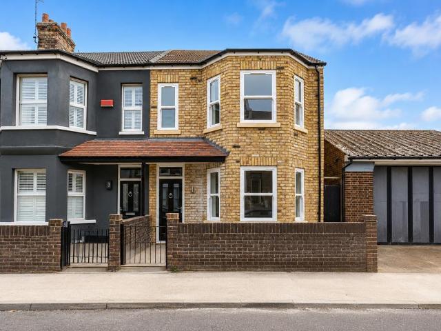 House for sale in Westbrook, Acol
