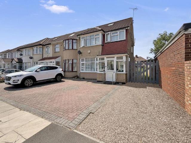 House for sale in London Borough of Ealing, Greenford