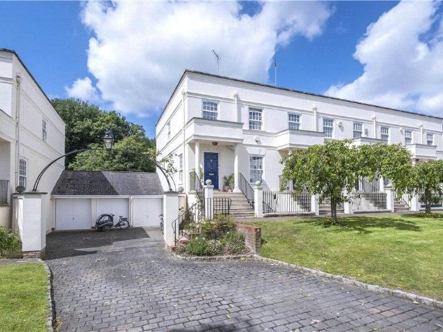 House for sale in Roehampton, Greater London