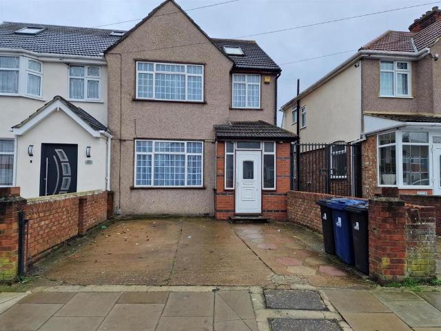 House for sale in London Borough of Ealing, Greenford