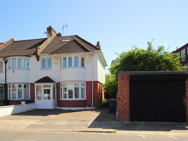 House for sale in London Borough of Ealing, Park Royal