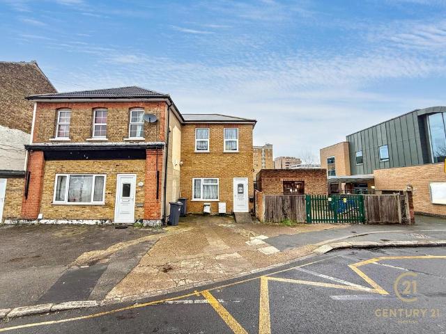 House for sale in London Borough of Hounslow, Greater London