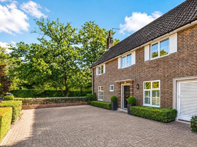 House for sale in Martin's Heron, Winkfield
