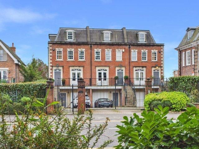 House for sale in Gerrards Cross, Denham