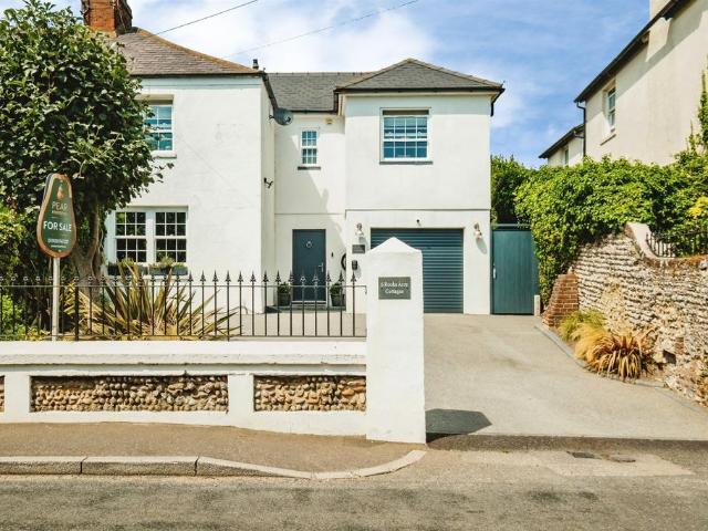 House for sale in Fishersgate, West Sussex