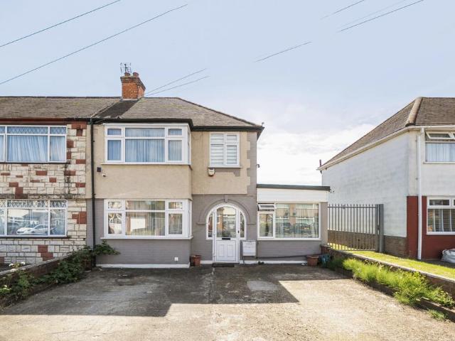 House for sale in Yeading, Greater London