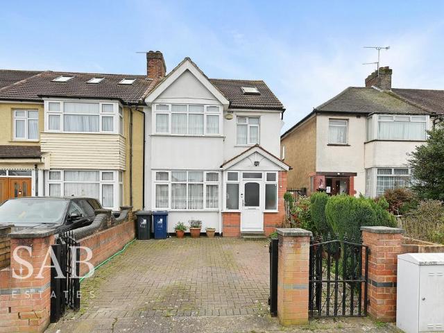 House for sale in London Borough of Ealing, Greenford