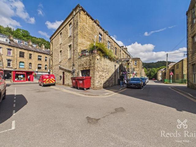 House for sale in Birchcliffe, Calderdale