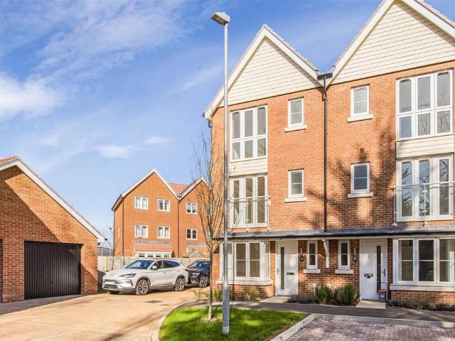 House for sale in Littlecote, West Sussex