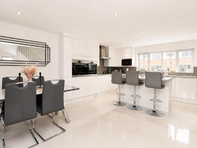 House for sale in Elstree and Borehamwood, Borehamwood