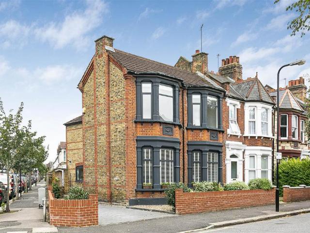 House for sale in Upper Walthamstow, Greater London