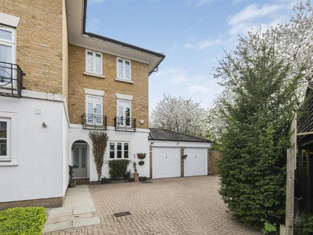 House for sale in Greater London