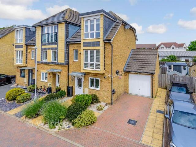 House for sale in Stone, Monks Orchard