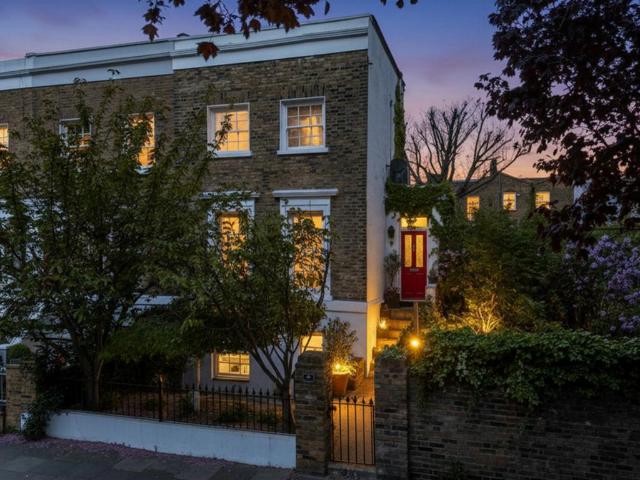 House for sale in Dalston, De Beauvoir Town