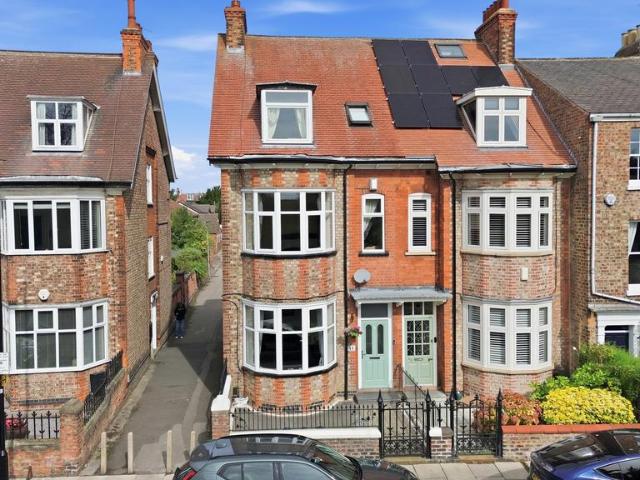 House for sale in High Field, York