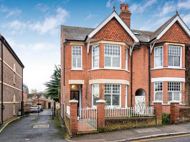 House for sale in Ashlyns Estate, Pouchen End