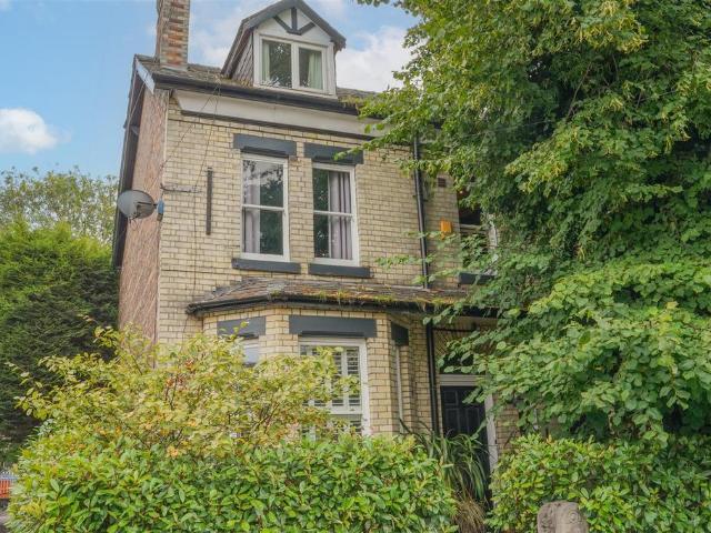 House for sale in Chorlton-cum-Hardy, Manchester