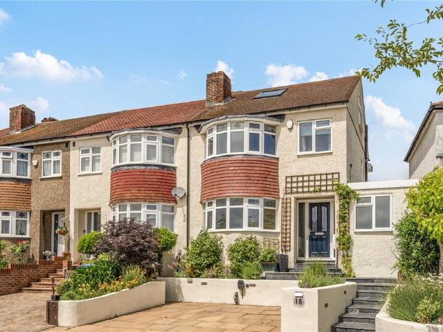 House for sale in East Barnet, Greater London