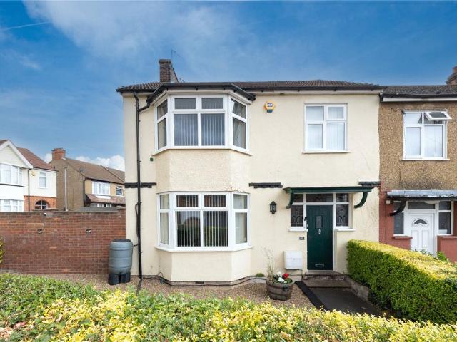 House for sale in Spring Park, Luton