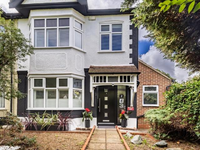 House for sale in London Borough of Redbridge, Greater London