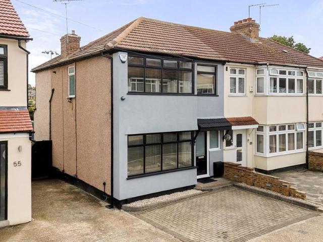 House for sale in Upminster Bridge, Greater London