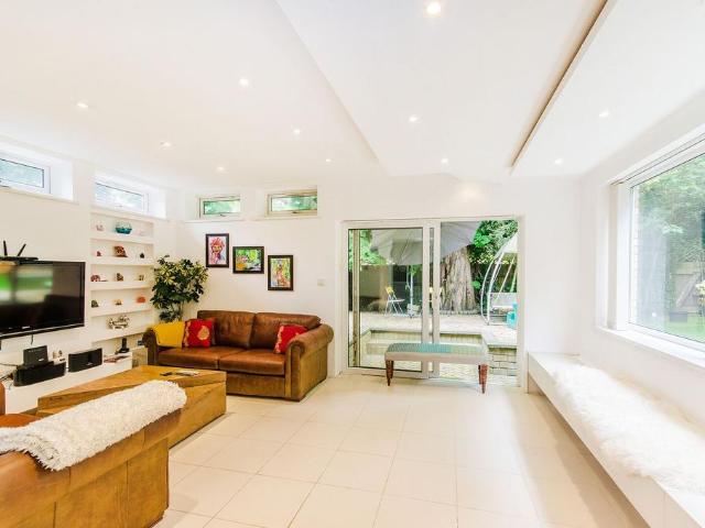 House for sale in Harrow on the Hill, Greater London