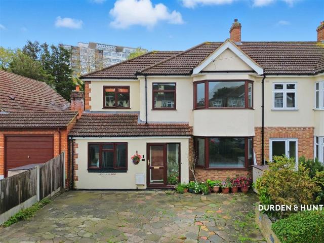 House for sale in Gidea Park, Greater London