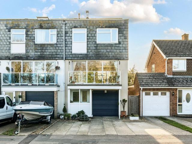 House for sale in Littlecote, West Sussex