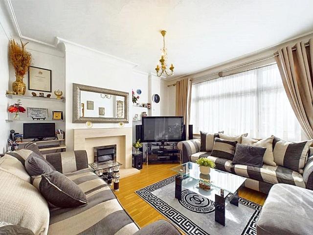 House for sale in New Southgate, Greater London