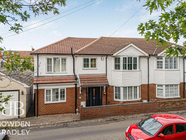 House for sale in Barkingside, Greater London