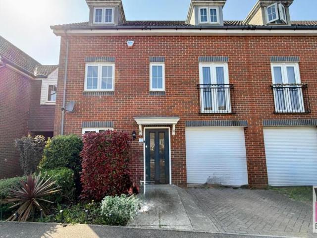 House for sale in Hawkinge, Folkestone