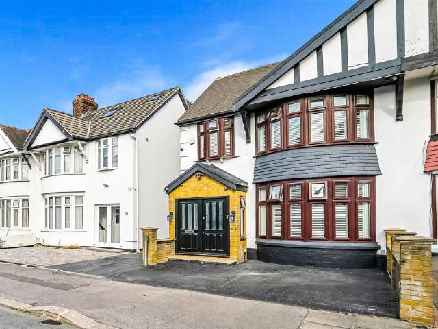 House for sale in London Borough of Redbridge, Greater London