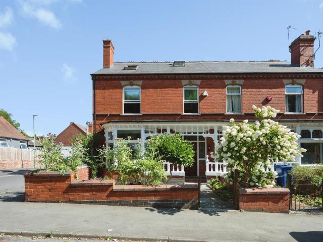 House for sale in Dixons Green, West Midlands