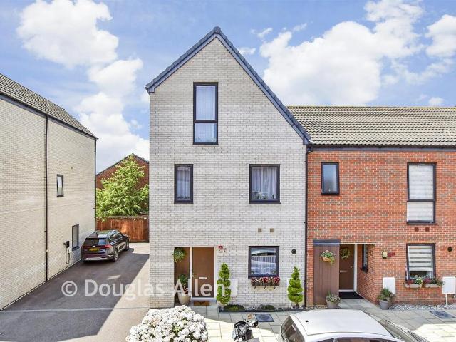 House for sale in Fairlop, Greater London